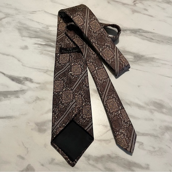 Oscar de la Renta Tie - Picture 3 of 5
